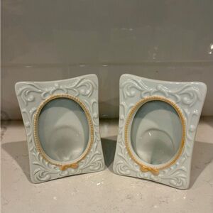 Vintage Avon Tapestry Collection Porcelain Picture Frames – Pair (1981) Elegant